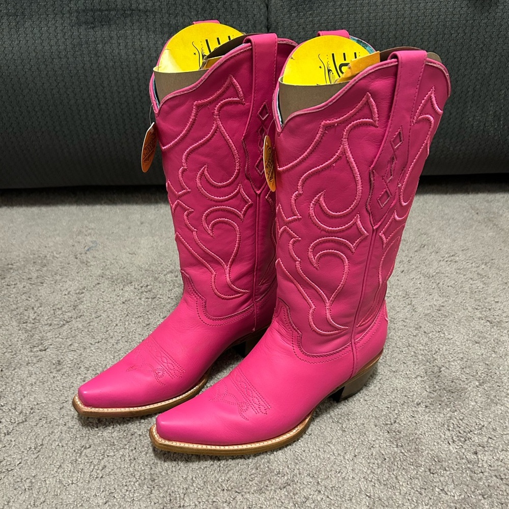 BRAND NEW Corral Barbie cowboy boots